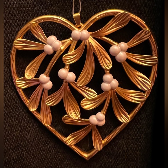 Hallmark Heart Ornament 2016 - Picture 1 of 5